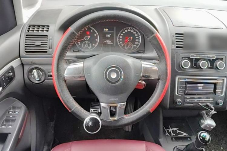 Used Volkswagen Touran 2015 1.4T Manual Fashion Edition 5-Seater Steering Wheel