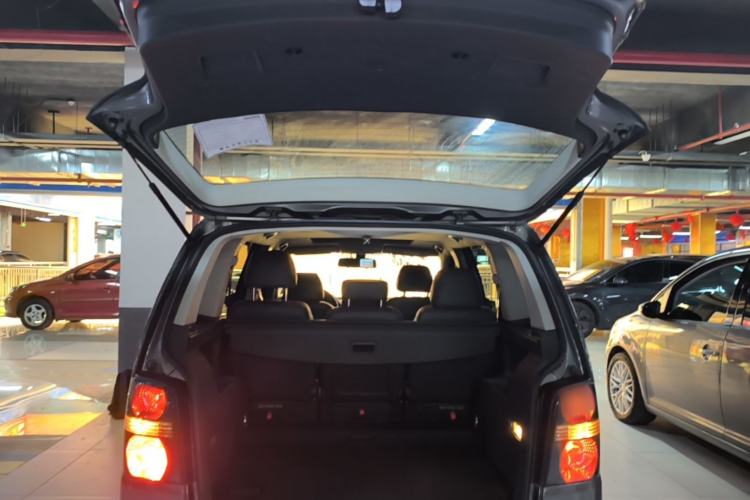 Used Volkswagen Touran 2015 1.4T Manual Comfort Edition 5-Seater Trunk