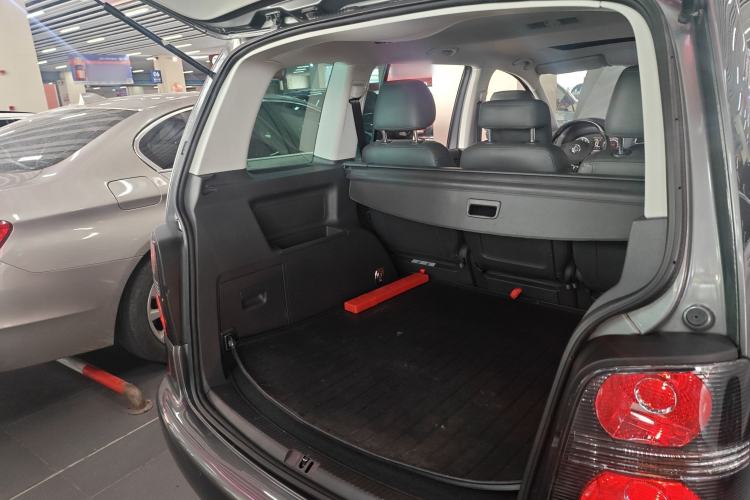 Used Volkswagen Touran 2015 1.4T DSG Luxury Edition 5-Seater Trunk