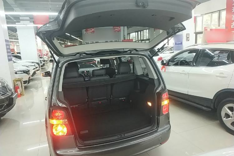Used Volkswagen Touran 2015 1.4T DSG Comfort Edition 5 Seats Trunk