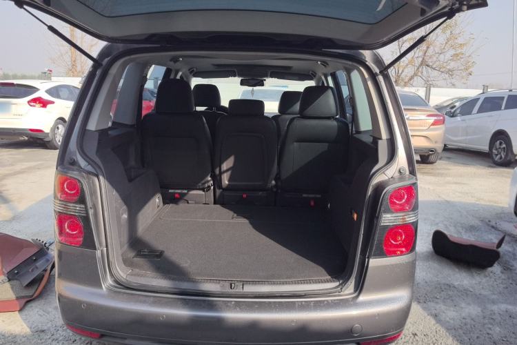 Used Volkswagen Touran 2015 1.4T DSG Comfort Edition 5 Seats Trunk
