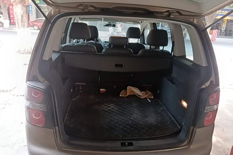 Used Volkswagen Touran 2015 1.4T DSG Comfort Edition 5 Seats Trunk