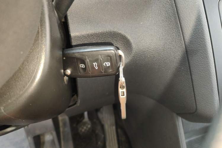 Used Volkswagen Touran 2015 1.4T Manual Comfort Edition 5-Seater Vehicle Key