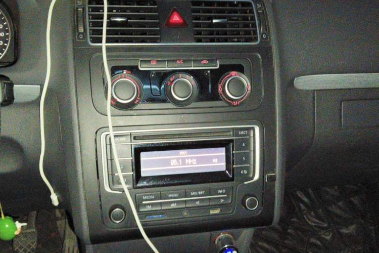 Used Volkswagen Touran 2015 1.4T Manual Comfort Edition 5-Seater Audio And AC Panel