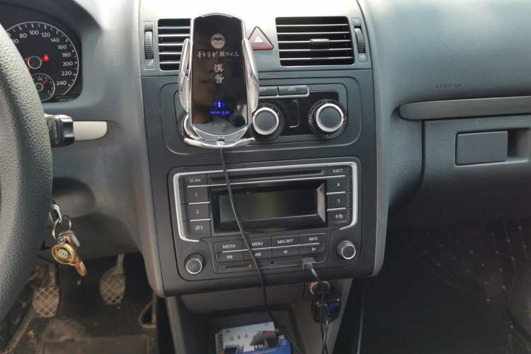 Used Volkswagen Touran 2015 1.4T Manual Fashion Edition 5-Seater Audio And AC Panel