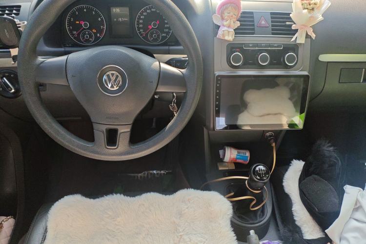 Used Volkswagen Touran 2015 1.4T Manual Comfort Edition 5-Seater Center Console