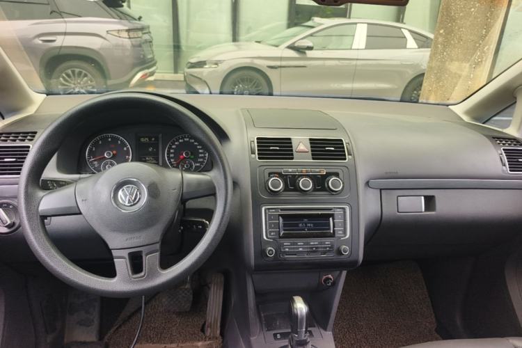 Used Volkswagen Touran 2015 1.4T DSG Comfort Edition 5 Seats Center Console
