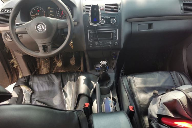 Used Volkswagen Touran 2015 1.4T Manual Fashion Edition 5-Seater Center Console