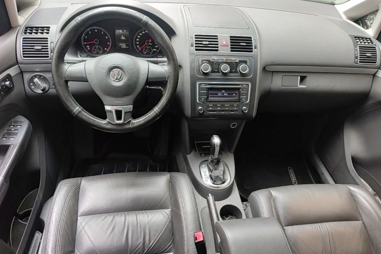 Used Volkswagen Touran 2015 1.4T DSG Comfort Edition 5 Seats Center Console