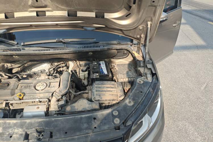 Used Volkswagen Touran 2015 1.4T Manual Comfort Edition 5-Seater Engine Bay Left