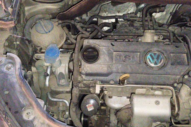 Used Volkswagen Touran 2015 1.4T Manual Comfort Edition 5-Seater Engine Bay Right
