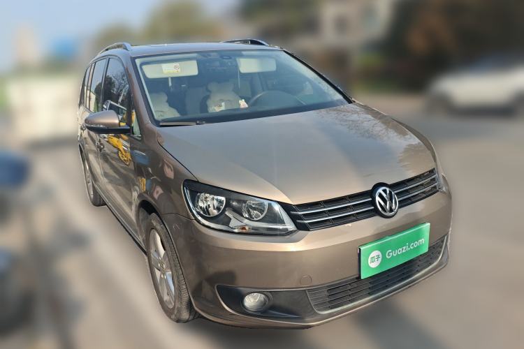 Used Volkswagen Touran 2015 1.4T Manual Comfort Edition 5-Seater Front Right 45 Deg
