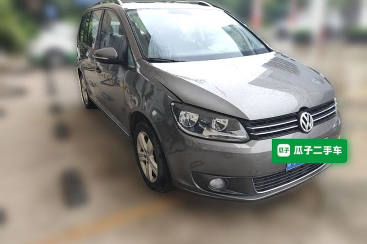 Used Volkswagen Touran 2015 1.4T DSG Comfort Edition 5 Seats Front Right 45 Deg
