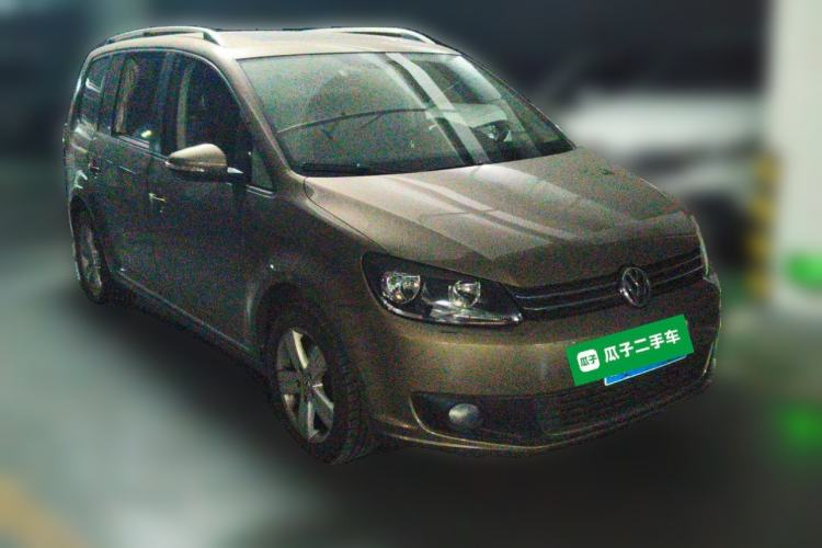 Used Volkswagen Touran 2015 1.4T Manual Comfort Edition 5-Seater Front Right 45 Deg