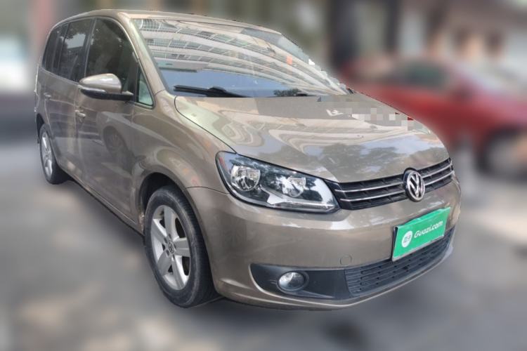 Used Volkswagen Touran 2015 1.4T Manual Fashion Edition 5-Seater Front Right 45 Deg