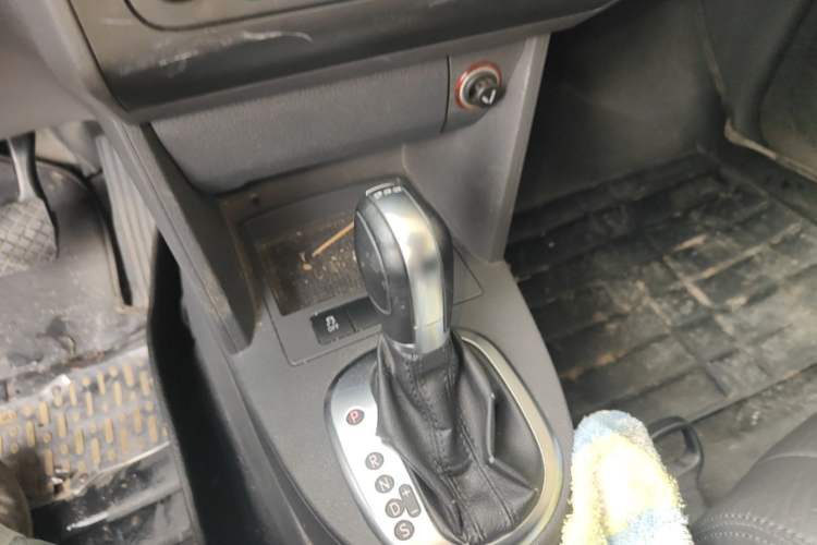 Used Volkswagen Touran 2015 1.4T DSG Comfort Edition 5 Seats Gear Lever