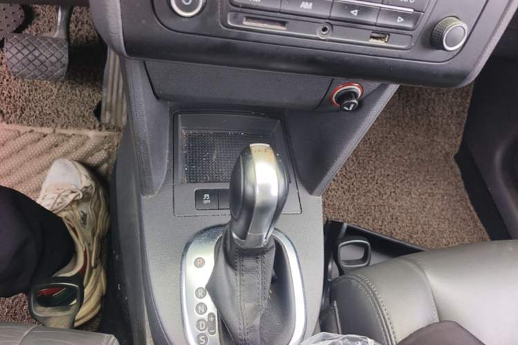 Used Volkswagen Touran 2015 1.4T DSG Comfort Edition 5 Seats Gear Lever