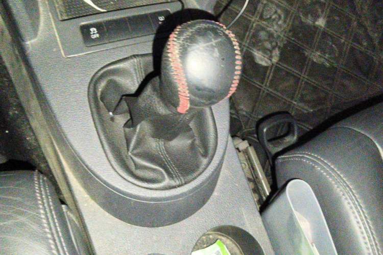 Used Volkswagen Touran 2015 1.4T Manual Comfort Edition 5-Seater Gear Lever