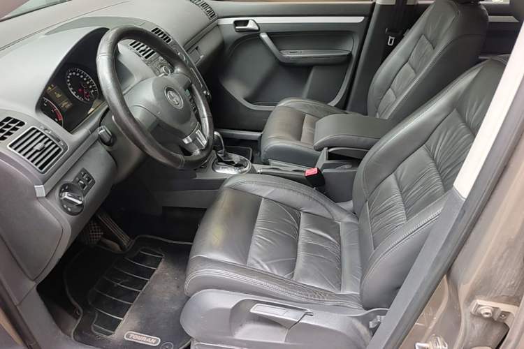 Used Volkswagen Touran 2015 1.4T DSG Comfort Edition 5 Seats Left Front Seat
