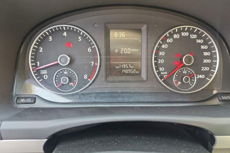 Used Volkswagen Touran 2015 1.4T Manual Comfort Edition 5-Seater Odometer Close Up