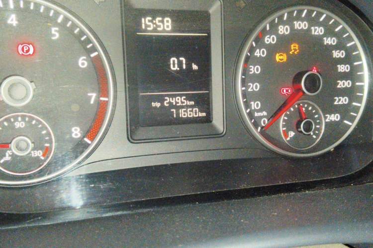 Used Volkswagen Touran 2015 1.4T Manual Comfort Edition 5-Seater Odometer Close Up