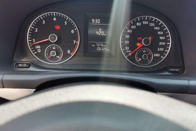 Used Volkswagen Touran 2015 1.4T Manual Fashion Edition 5-Seater Odometer Close Up