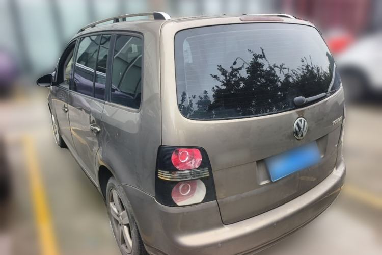 Used Volkswagen Touran 2015 1.4T DSG Comfort Edition 5 Seats Rear Left 45 Deg
