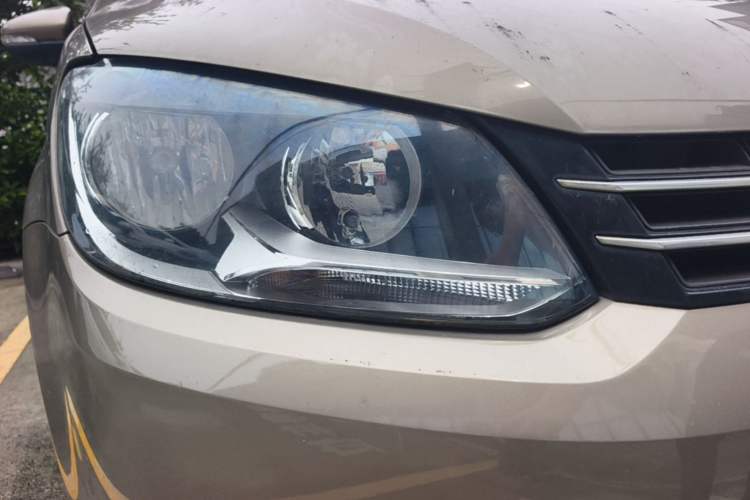 Used Volkswagen Touran 2015 1.4T DSG Comfort Edition 5 Seats Right Front Headlight
