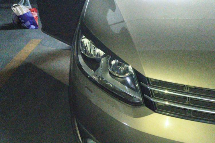 Used Volkswagen Touran 2015 1.4T Manual Comfort Edition 5-Seater Right Front Headlight
