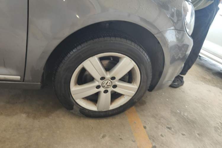 Used Volkswagen Touran 2015 1.4T DSG Comfort Edition 5 Seats Right Front Wheel Hub