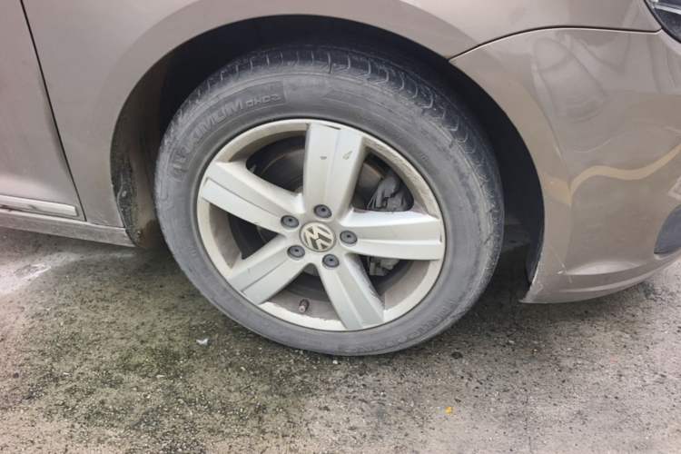 Used Volkswagen Touran 2015 1.4T DSG Comfort Edition 5 Seats Right Front Wheel Hub