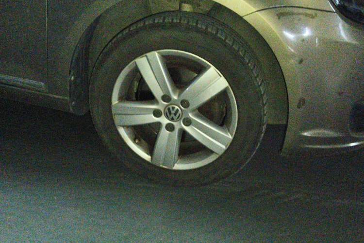 Used Volkswagen Touran 2015 1.4T Manual Comfort Edition 5-Seater Right Front Wheel Hub
