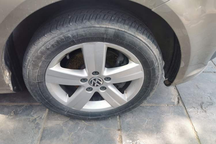 Used Volkswagen Touran 2015 1.4T Manual Fashion Edition 5-Seater Right Front Wheel Hub
