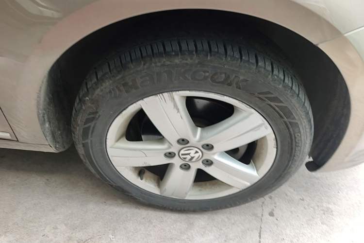 Used Volkswagen Touran 2015 1.4T DSG Comfort Edition 5 Seats Right Front Wheel Hub