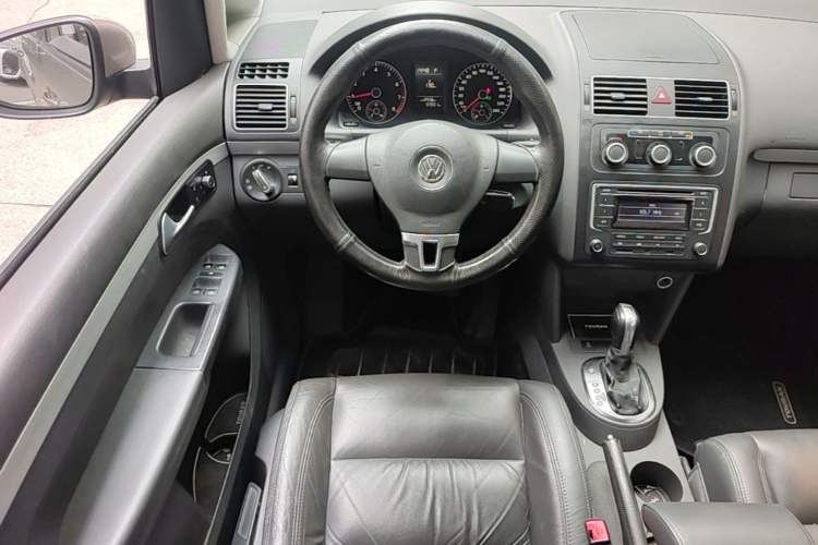 Used Volkswagen Touran 2015 1.4T DSG Comfort Edition 5 Seats Steering Wheel