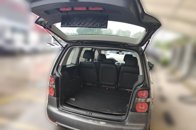 Used Volkswagen Touran 2015 1.4T DSG Comfort Edition 5 Seats Trunk