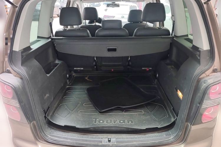 Used Volkswagen Touran 2015 1.4T DSG Comfort Edition 5 Seats Trunk
