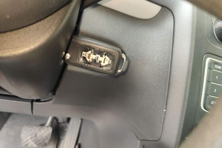 Used Volkswagen Touran 2015 1.4T DSG Comfort Edition 5 Seats Vehicle Key