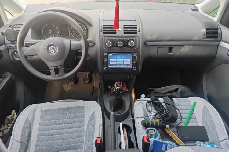 Used Volkswagen Touran 2015 1.4T Manual Fashion Edition 5-Seater Center Console