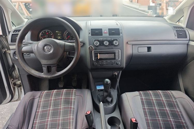 Used Volkswagen Touran 2015 1.4T Manual Fashion Edition 5-Seater Center Console
