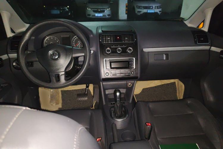 Used Volkswagen Touran 2015 1.4T DSG Comfort Edition 5 Seats Center Console