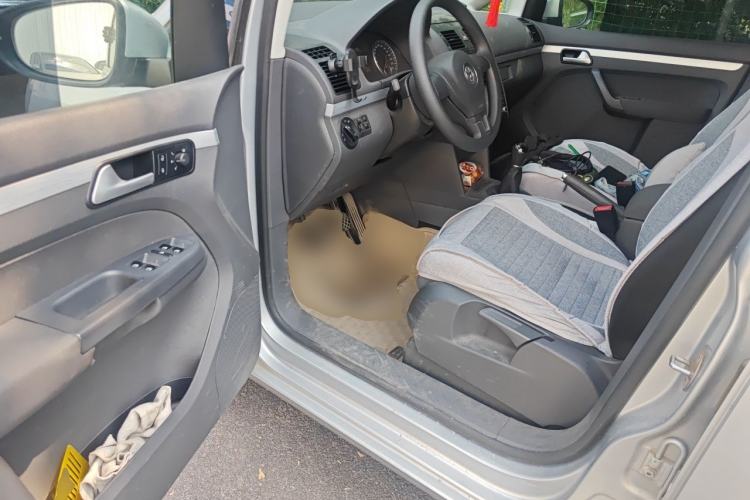 Used Volkswagen Touran 2015 1.4T Manual Fashion Edition 5-Seater Driver Seat