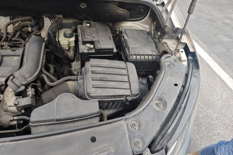Used Volkswagen Touran 2015 1.4T Manual Fashion Edition 5-Seater Engine Bay Left