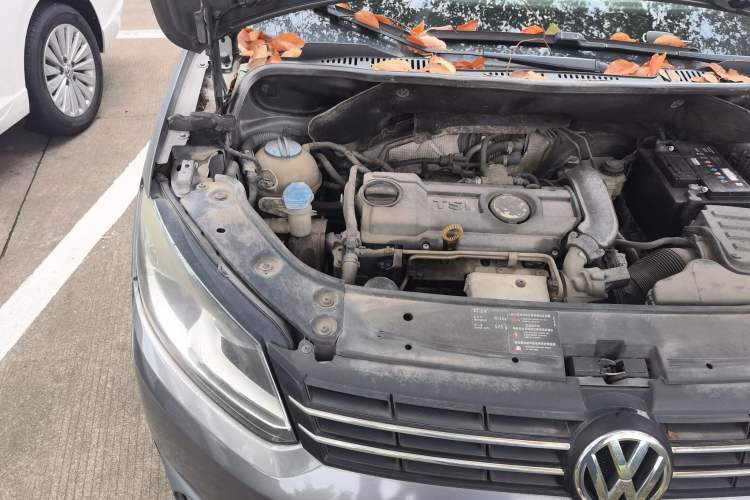 Used Volkswagen Touran 2015 1.4T Manual Fashion Edition 5-Seater Engine Bay Right
