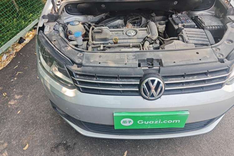 Used Volkswagen Touran 2015 1.4T Manual Fashion Edition 5-Seater Engine Bay Right