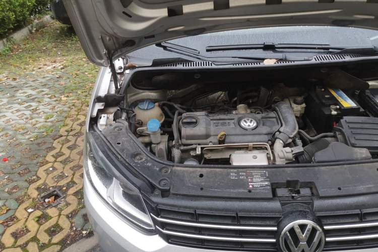 Used Volkswagen Touran 2015 1.4T Manual Fashion Edition 5-Seater Engine Bay Right