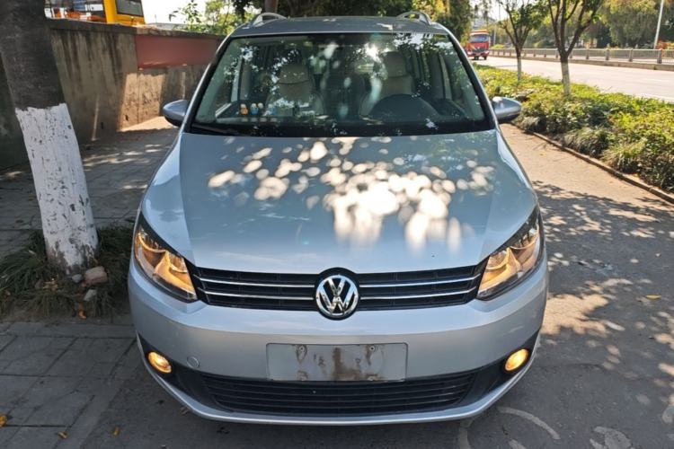 Used Volkswagen Touran 2015 1.4T Manual Fashion Edition 5-Seater Front