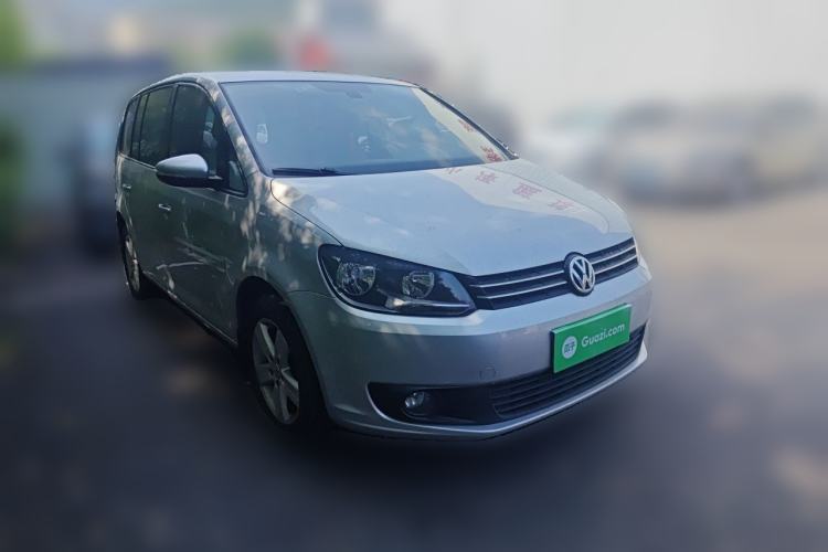 Used Volkswagen Touran 2015 1.4T Manual Fashion Edition 5-Seater Front Right 45 Deg