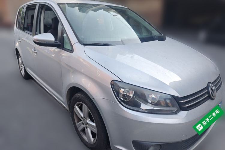 Used Volkswagen Touran 2015 1.4T Manual Fashion Edition 5-Seater Front Right 45 Deg