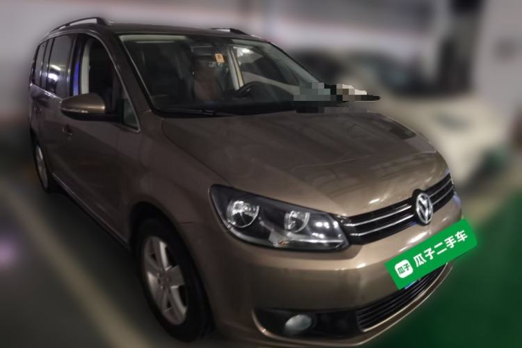 Used Volkswagen Touran 2015 1.4T DSG Comfort Edition 5 Seats Front Right 45 Deg